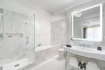 The Wallace Hotel Junior King Suite Bathroom