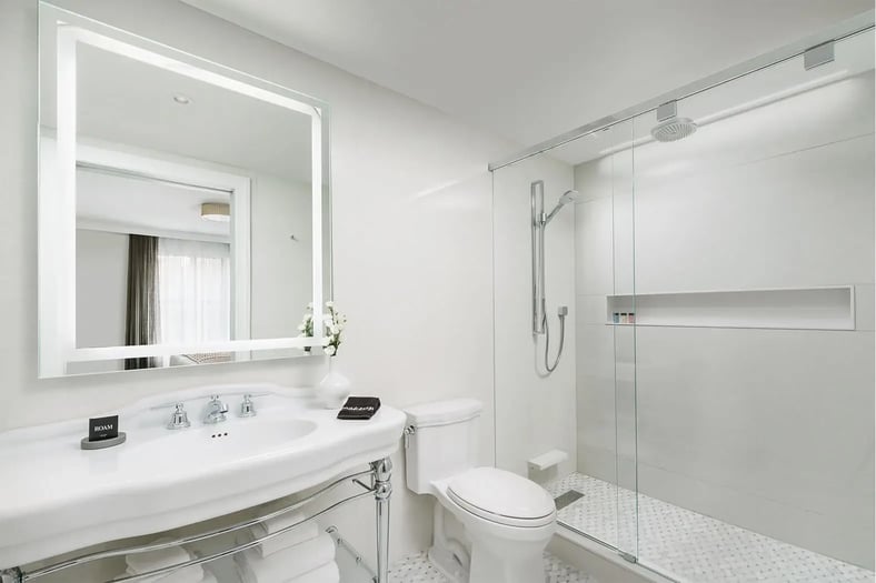 The Wallace Hotel Superior King Bathroom