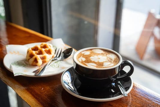 Café - Image by Thinnapob Proongsak / Shutterstock.com